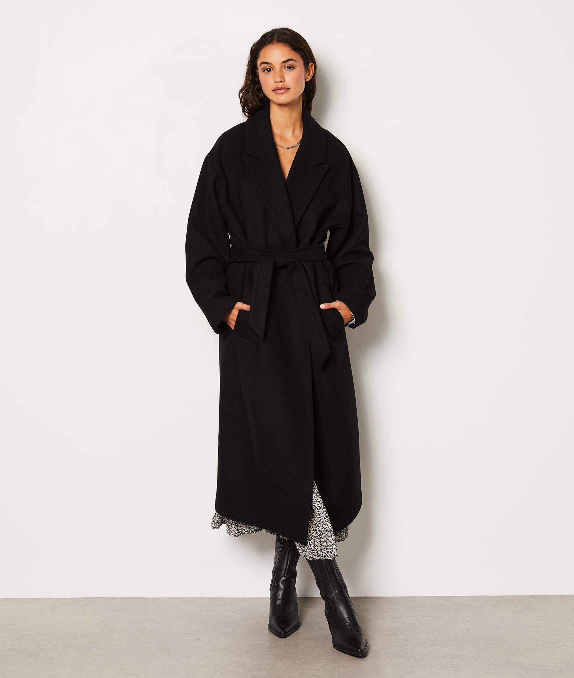 manteau-noir-long-692vic-1.jpg