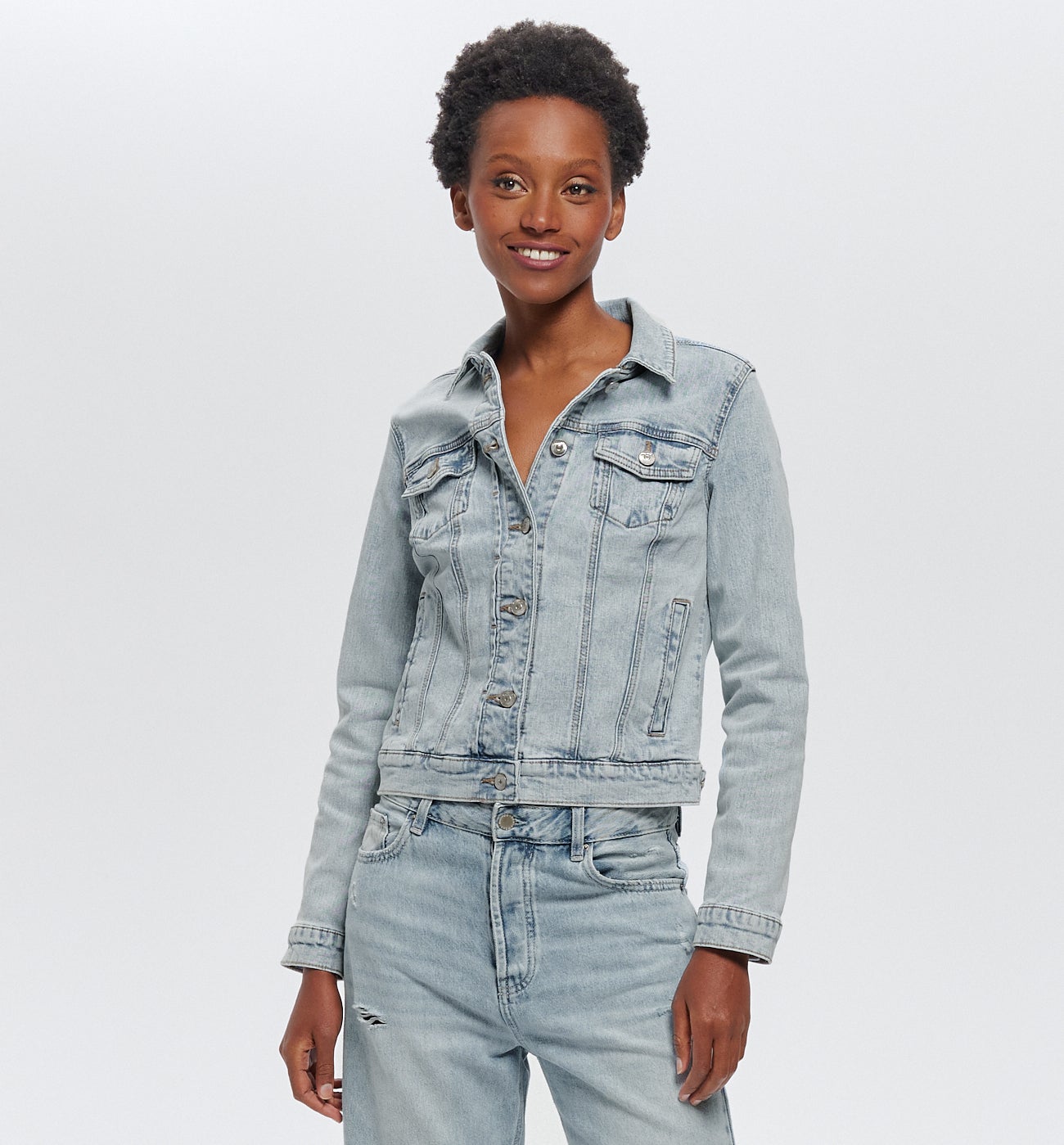 veste-en-jean-femme-287uye-1.jpg